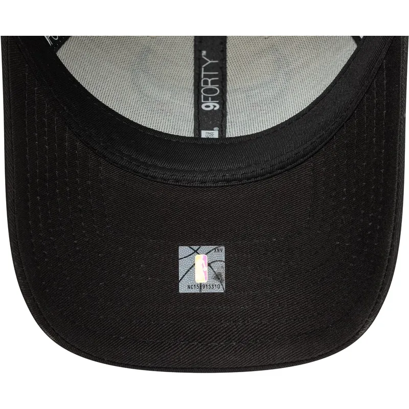 bezowo-czarna-regulowana-czapka-z-zakrzywionym-daszkiem-9forty-contrast-patch-chicago-bulls-nba-new-era