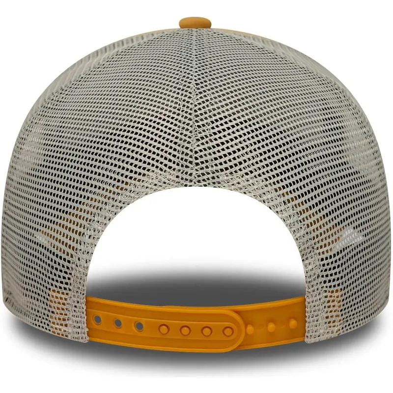 czapka-trucker-bezowa-a-frame-graphic-patch-new-era