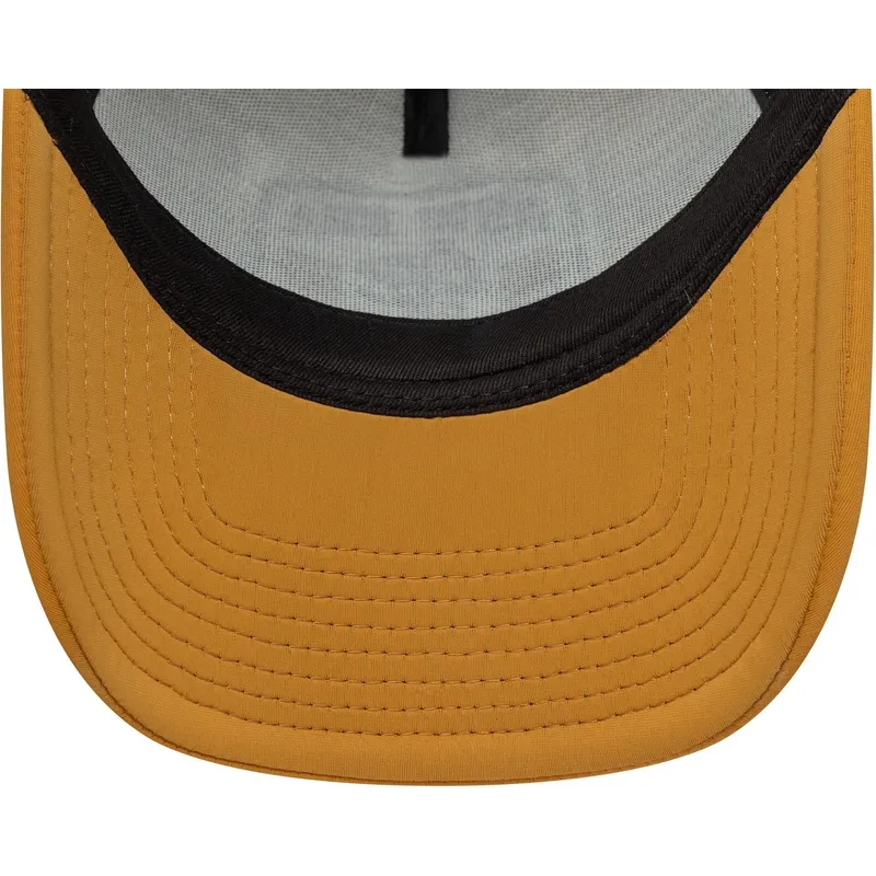 czapka-trucker-bezowa-a-frame-graphic-patch-new-era