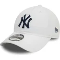 biala-czapka-z-zakrzywionym-daszkiem-regulowana-z-niebieskim-logo-9twenty-core-classic-new-york-yankees-mlb-od-new-era