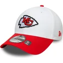 biala-i-czerwona-zakrzywiona-czapka-39thirty-z-regulacja-z-logo-druzyny-kansas-city-chiefs-nfl-od-new-era