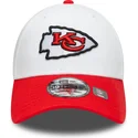 biala-i-czerwona-zakrzywiona-czapka-39thirty-z-regulacja-z-logo-druzyny-kansas-city-chiefs-nfl-od-new-era