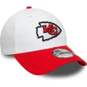 biala-i-czerwona-zakrzywiona-czapka-39thirty-z-regulacja-z-logo-druzyny-kansas-city-chiefs-nfl-od-new-era