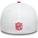 biala-i-czerwona-zakrzywiona-czapka-39thirty-z-regulacja-z-logo-druzyny-kansas-city-chiefs-nfl-od-new-era