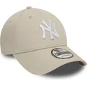 bezowa-czapka-z-zakrzywionym-daszkiem-regulowana-z-bialym-logo-9forty-league-essential-new-york-yankees-mlb-od-new-era