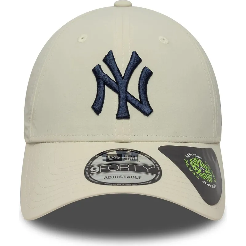 bezowa-czapka-z-zakrzywionym-daszkiem-regulowana-z-granatowym-logo-9forty-recycled-new-york-yankees-mlb-od-new-era