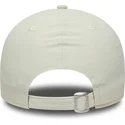 bezowa-czapka-z-zakrzywionym-daszkiem-i-regulacja-z-granatowym-logo-9forty-recycled-new-york-yankees-mlb-od-new-era