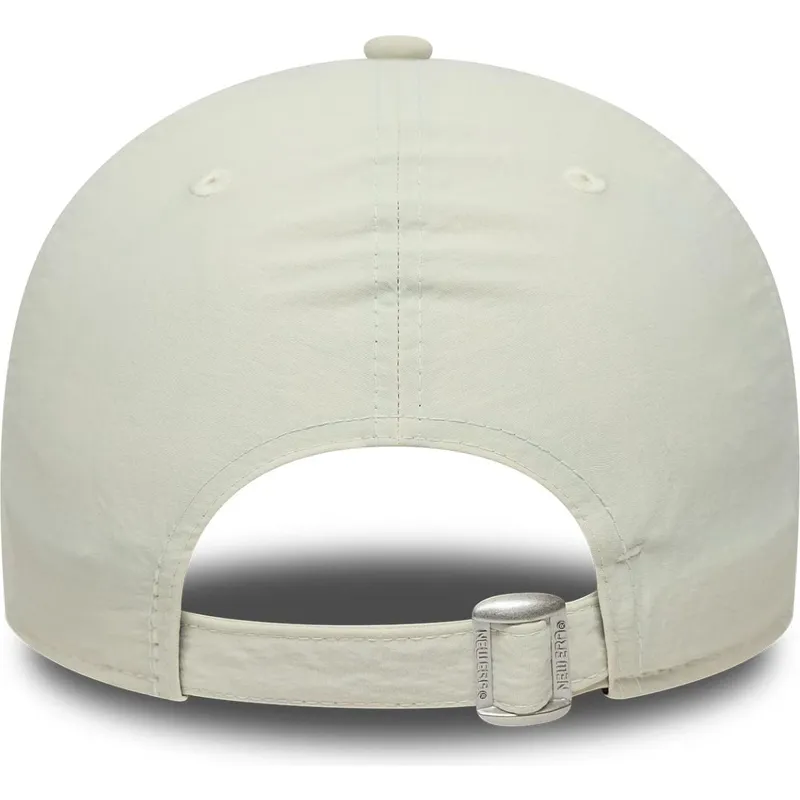 bezowa-czapka-z-zakrzywionym-daszkiem-regulowana-z-granatowym-logo-9forty-recycled-new-york-yankees-mlb-od-new-era