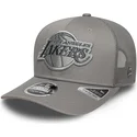 szara-czapka-trucker-z-szarym-logo-9seventy-stretch-snap-tonal-los-angeles-lakers-nba-new-era