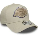 bezowa-czapka-z-zakrzywionym-daszkiem-typu-snapback-z-bezowym-logo-e-frame-tonal-outline-los-angeles-lakers-nba-od-new-era