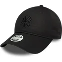 czarna-regulowana-damska-czapka-z-zakrzywionym-daszkiem-z-czarnym-logo-9twenty-bow-back-new-york-yankees-mlb-od-new-era