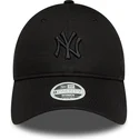 czarna-regulowana-damska-czapka-z-zakrzywionym-daszkiem-z-czarnym-logo-9twenty-bow-back-new-york-yankees-mlb-od-new-era