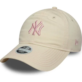 Beżowa zakrzywiona czapka z regulacją dla kobiet z różowym logo 9TWENTY Contrast Stitch New York Yankees MLB od New Era