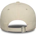 bezowa-zakrzywiona-czapka-z-regulacja-dla-kobiet-z-rozowym-logo-9twenty-contrast-stitch-new-york-yankees-mlb-od-new-era
