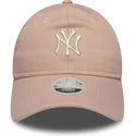 rozowa-regulowana-czapka-z-zakrzywionym-daszkiem-dla-kobiet-9twenty-dye-denim-new-york-yankees-mlb-od-new-era