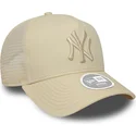 bezowa-czapka-trucker-damska-a-frame-league-essential-new-york-yankees-mlb-od-new-era