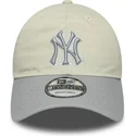bezowo-szara-regulowana-czapka-z-daszkiem-dla-kobiet-9twenty-world-series-cooperstown-new-york-yankees-mlb-od-new-era