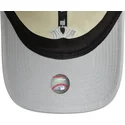 bezowo-szara-regulowana-czapka-z-daszkiem-dla-kobiet-9twenty-world-series-cooperstown-new-york-yankees-mlb-od-new-era