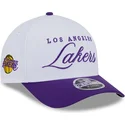 biala-i-fioletowa-zakrzywiona-czapka-snapback-9forty-m-crown-draft-2025-los-angeles-lakers-nba-new-era