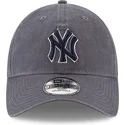szara-zakrzywiona-czapka-regulowana-z-niebieskim-logo-9twenty-core-classics-new-york-yankees-mlb-od-new-era
