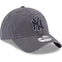 szara-zakrzywiona-czapka-regulowana-z-niebieskim-logo-9twenty-core-classics-new-york-yankees-mlb-od-new-era