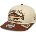 brazowa-regulowana-czapka-z-zakrzywionym-daszkiem-9fifty-retro-crown-outdoor-fishing-club-new-era
