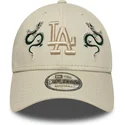 bezowa-regulowana-czapka-z-zakrzywionym-daszkiem-z-bezowym-logo-9forty-icon-dragon-los-angeles-dodgers-mlb-new-era