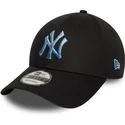 czarna-regulowana-czapka-z-zakrzywionym-daszkiem-z-niebieskim-logo-9forty-ombre-infill-new-york-yankees-mlb-new-era