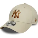 bezowa-czapka-z-zakrzywionym-daszkiem-regulowana-z-brazowym-logo-9forty-ombre-infill-new-york-yankees-mlb-od-new-era