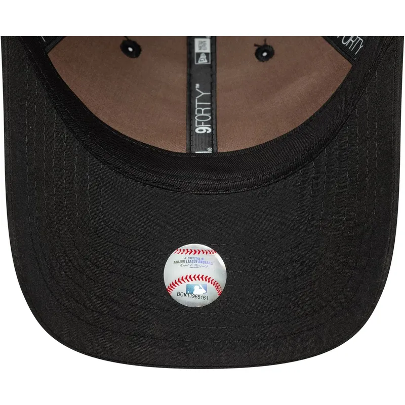 czarna-regulowana-czapka-z-zakrzywionym-daszkiem-z-czarnym-logo-9forty-tonal-flawless-new-york-yankees-mlb-new-era