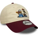 bezowo-bordowa-regulowana-czapka-z-daszkiem-9twenty-z-garfieldem-i-odiem-od-new-era