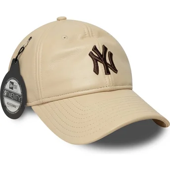 Beżowa czapka z zakrzywionym daszkiem, regulowana, z brązowym logo 9TWENTY Leather New York Yankees MLB od New Era