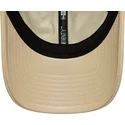 bezowa-czapka-z-zakrzywionym-daszkiem-regulowana-z-brazowym-logo-9twenty-leather-new-york-yankees-mlb-od-new-era