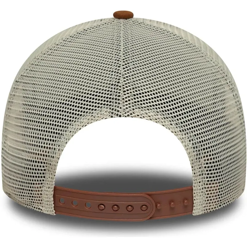 czapka-trucker-brazowa-a-frame-suede-oval-patch-new-era