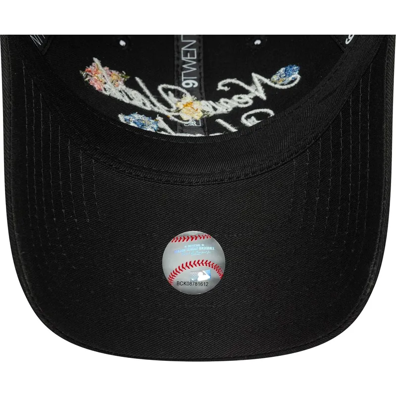 czarna-regulowana-czapka-z-zakrzywionym-daszkiem-dla-kobiet-9forty-floral-script-new-york-yankees-mlb-new-era
