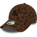 damska-regulowana-czapka-z-zakrzywionym-daszkiem-w-panterke-9forty-leopard-cord-new-york-yankees-mlb-new-era