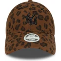 damska-regulowana-czapka-z-zakrzywionym-daszkiem-w-panterke-9forty-leopard-cord-new-york-yankees-mlb-new-era