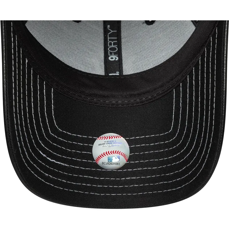 czarna-regulowana-czapka-z-daszkiem-dla-kobiet-9forty-topstitch-pu-new-york-yankees-mlb-new-era