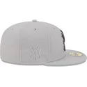 szara-dopasowana-czapka-z-daszkiem-59fifty-cracked-new-york-yankees-mlb-od-new-era