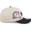bezowa-i-granatowa-czapka-z-zakrzywionym-daszkiem-snapback-9fifty-retro-crown-scatter-new-york-yankees-mlb-new-era