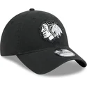 czarna-zakrzywiona-czapka-regulowana-9twenty-stamp-chicago-blackhawks-nhl-od-new-era