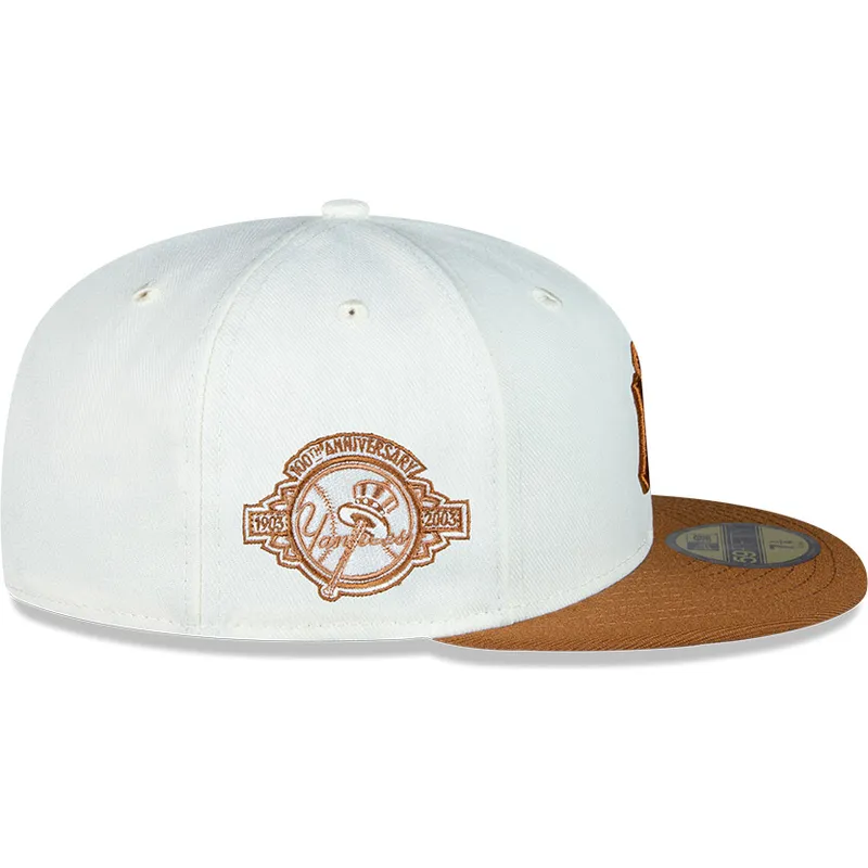 biala-i-brazowa-dopasowana-czapka-z-daszkiem-59fifty-chrome-toast-side-patch-new-york-yankees-mlb-new-era