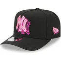 czarna-czapka-z-zakrzywionym-daszkiem-snapback-9fifty-a-frame-neon-new-york-yankees-mlb-od-new-era