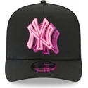czarna-czapka-z-zakrzywionym-daszkiem-snapback-9fifty-a-frame-neon-new-york-yankees-mlb-od-new-era