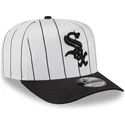 biala-i-czarna-zakrzywiona-czapka-snapback-9fifty-a-frame-satin-pinstripe-chicago-white-sox-mlb-new-era