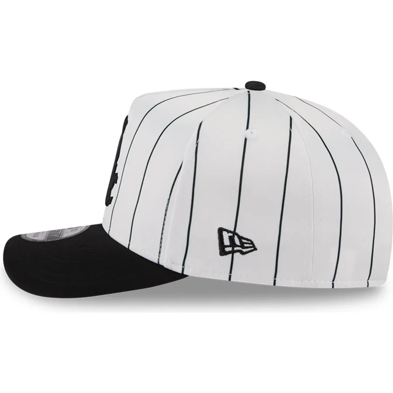 biala-i-czarna-zakrzywiona-czapka-snapback-9fifty-a-frame-satin-pinstripe-chicago-white-sox-mlb-new-era