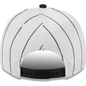 biala-i-czarna-zakrzywiona-czapka-snapback-9fifty-a-frame-satin-pinstripe-chicago-white-sox-mlb-new-era
