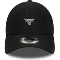 czarna-zakrzywiona-czapka-regulowana-9forty-z-przypinka-chicago-bulls-nba-od-new-era