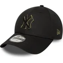 czarna-regulowana-czapka-z-zakrzywionym-daszkiem-z-zielonym-logo-9forty-outline-new-york-yankees-mlb-new-era