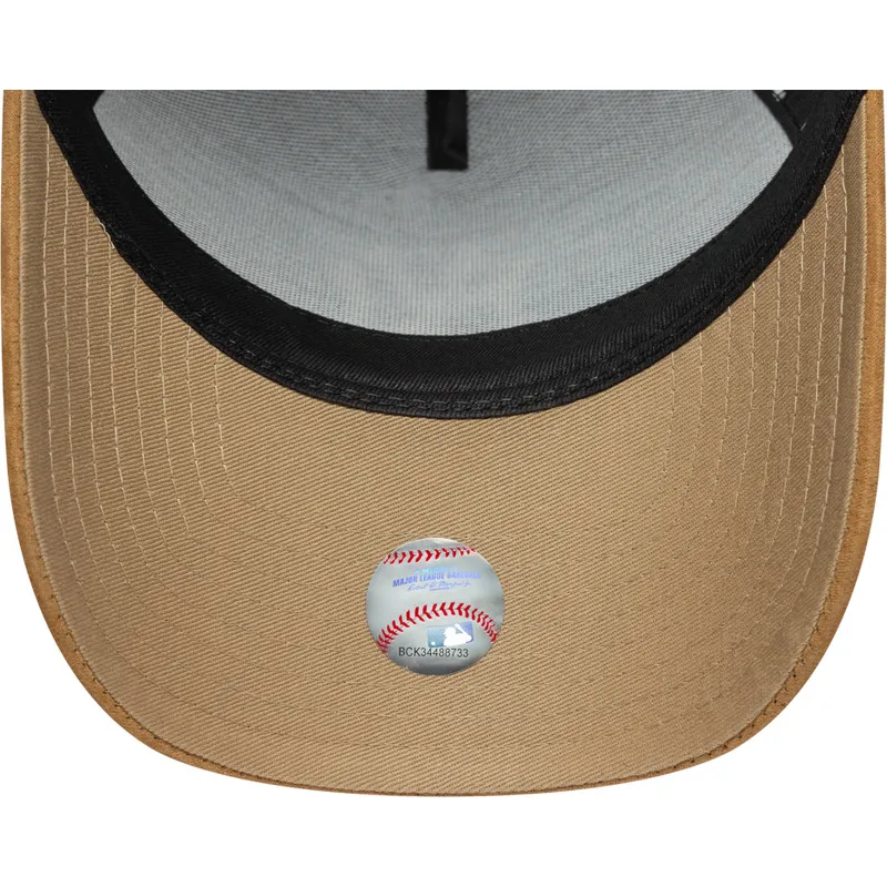 czarna-i-brazowa-czapka-z-daszkiem-snapback-9forty-e-frame-suede-visor-new-york-yankees-mlb-new-era